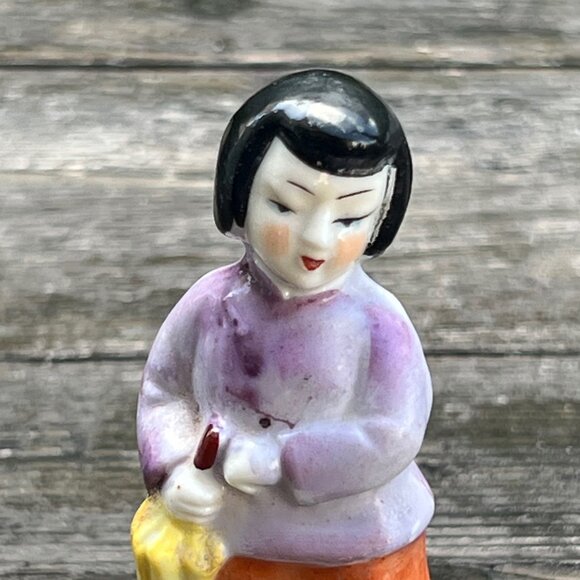 VINTAGE PORCELAIN JAPANESE FIGURINE Woman Umbrella 3.5” Asian Japan Makers Mark - Picture 2 of 10